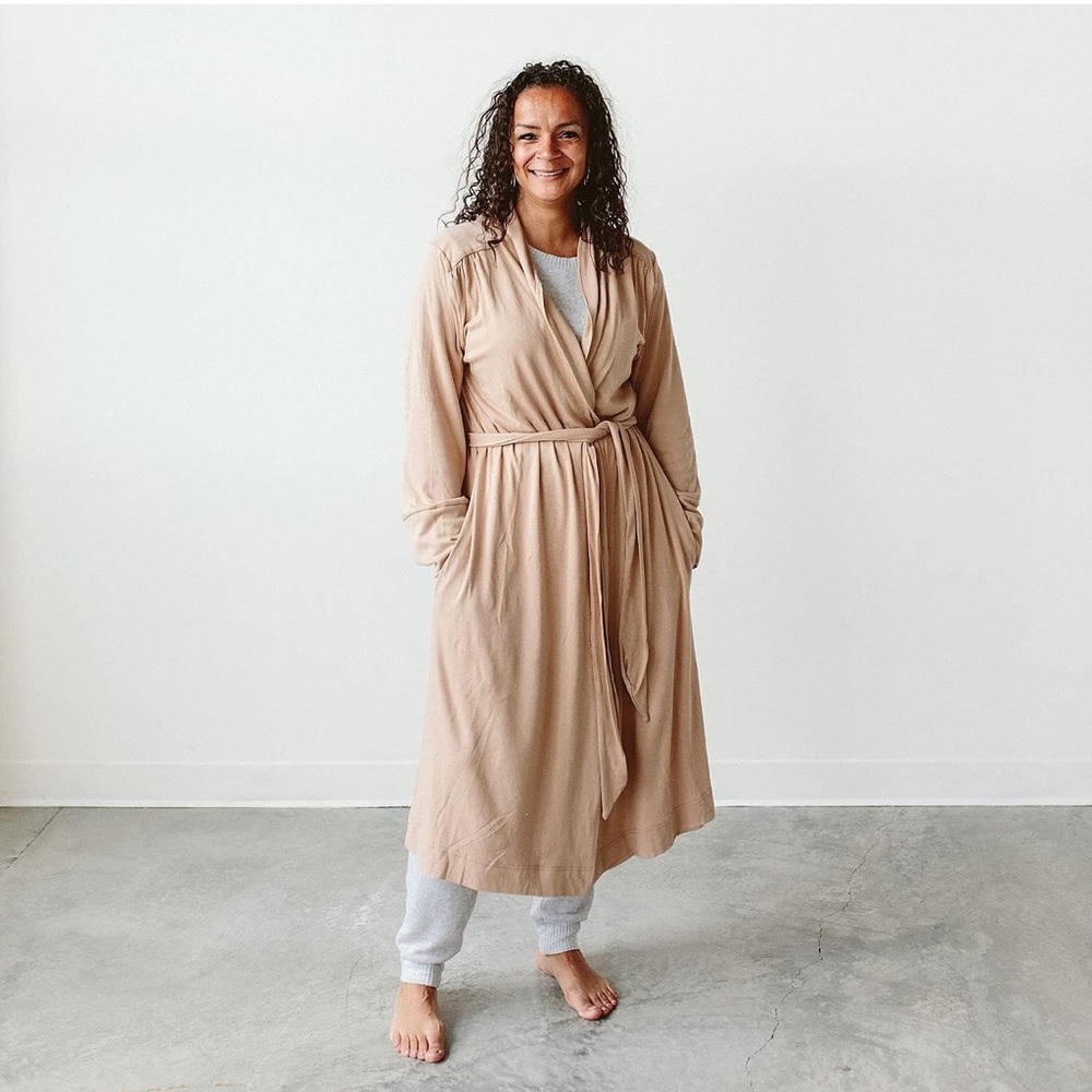 Goumi Luxurious Women's Bamboo/Organic Cotton Robe in Color Sandstone - Picture 2 of 4